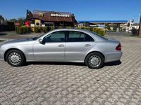 Usata Mercedes E240 Avantgarde 177 CV (130 kW) 2002 Argento Berlina