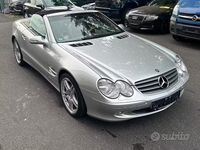 Usata Mercedes SL500 306 CV (225 kW) 2001 Grigio Cabrio