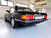 Usata Mercedes SL500 245 CV (180 kW) 1986 Nero ossidiana pastello Cabrio