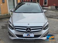 Usata Mercedes B200 136 CV (100 kW) 2017 Argento Monovolume