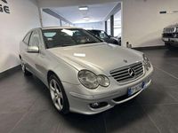 Usata Mercedes C220 150 CV (110 kW) 2005 Argento Coupé