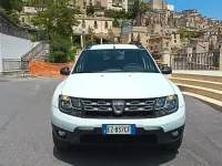 Usata Dacia Duster Lauréate 101 CV (74 kW) 2015 Bianco SUV