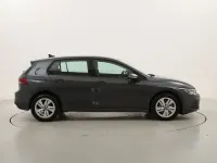 Usata VW Golf VIII Life 116 CV (85 kW) 2022 Grigiogrigio Berlina