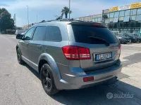 Usata Dodge Journey 140 CV (102 kW) 2010 Grigio SUV