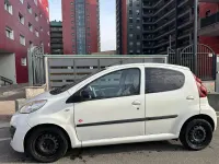 Usata Peugeot 107 68 CV (50 kW) 2013 Bianco Utilitaria