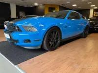 Usata Ford Mustang Fastback 309 CV (227 kW) 2011 Azzurro grabber blue Coupé