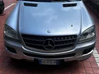 Usata Mercedes ML320 224 CV (164 kW) 2006 Grigio SUV