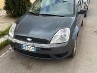 Usata Ford Fiesta 75 CV (55 kW) 2004 Berlina