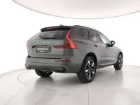 Nuova Volvo XC60 Plus 179 CV (131 kW) 2026 Verde SUV