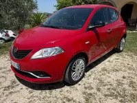 Usata Lancia Ypsilon Gold 69 CV (50 kW) 2018 Rosso Utilitaria