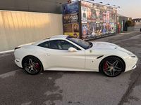 Usata Ferrari California 560 CV (411 kW) 2016 Bianco Cabrio