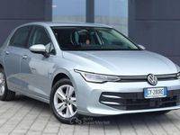 Usata VW Golf VIII Life 116 CV (85 kW) 2025 Grigio Berlina