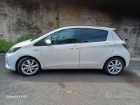 Usata Toyota Yaris Hybrid 75 CV (55 kW) 2013 Bianco Utilitaria