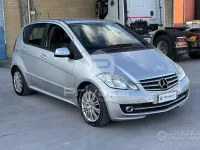 Usata Mercedes A180 Premium 109 CV (80 kW) 2012 Grigio Utilitaria