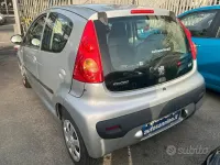 Usata Peugeot 107 Allure 68 CV (50 kW) 2011 Grigio Utilitaria