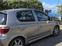 Usata Toyota Yaris 106 CV (77 kW) 2002 Grigio Berlina