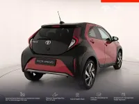 Usata Toyota Aygo X Lounge 72 CV (52 kW) 2022 Chili red & black met SUV