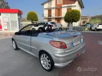 Usata Peugeot 206 CC 109 CV (80 kW) 2003 Grigio Cabrio