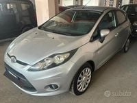 Usata Ford Fiesta 96 CV (70 kW) 2012 Grigio Utilitaria