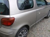 Usata Toyota Yaris 65 CV (47 kW) 2004 Grigio Berlina