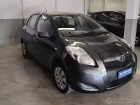 Usata Toyota Yaris 69 CV (50 kW) 2009 Grigio Utilitaria