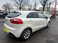 Usata Kia Rio Active 75 CV (55 kW) 2013 Bianco Berlina