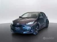 Usata Toyota Yaris Hybrid Trend 92 CV (67 kW) 2024 Grigio Berlina