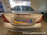 Usata Mercedes C220 Avantgarde 150 CV (110 kW) 2006 Argento Berlina