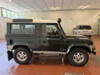 Usata Land Rover Defender 122 CV (89 kW) 2000 Verde Station wagon