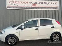 Usata Fiat Punto Lounge 70 CV (51 kW) 2016 Bianco Utilitaria