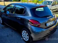 Usata Peugeot 208 68 CV (50 kW) 2015 Grigio Utilitaria