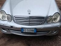 Usata Mercedes C220 150 CV (110 kW) 2007 Grigio Berlina