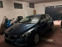 Usata Volvo V40 120 CV (88 kW) 2017 Grigio Berlina