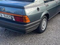 Usata Alfa Romeo 75 128 CV (94 kW) 1986 Grigio Berlina