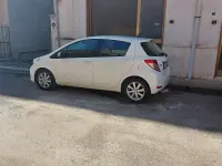 Usata Toyota Yaris Lounge 90 CV (66 kW) 2013 Bianco Utilitaria