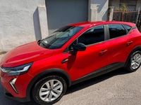Usata Renault Captur Techno 100 CV (73 kW) 2024 Rosso SUV