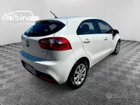 Usado Kia Rio Active 75 HP (55 kW) 2013 Branco Sedan