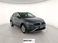 Usata VW T-Roc Life 110 CV (80 kW) 2023 Blu SUV
