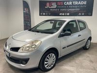 Usata Renault Clio II 86 CV (63 kW) 2006 Argento Berlina