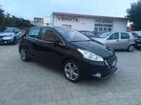 Usata Peugeot 208 Allure 68 CV (50 kW) 2015 Nero Utilitaria