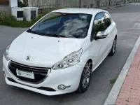 Usata Peugeot 208 Allure 68 CV (50 kW) 2014 Bianco Utilitaria