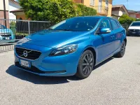 Usata Volvo V40 120 CV (88 kW) 2016 Blu Berlina