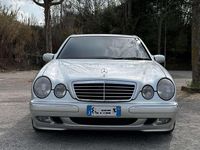Usata Mercedes E320 Avantgarde 197 CV (144 kW) 2000 Grigio Berlina