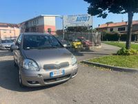 Usata Toyota Yaris Sol 87 CV (63 kW) 2004 Bronzo metallizzato Utilitaria