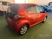 Usata Toyota Aygo 70 CV (51 kW) 2012 Arancione Utilitaria
