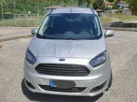 Usata Ford Tourneo Courier Titanium 75 CV (55 kW) 2018 Argento Monovolume