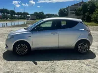 Usata Lancia Ypsilon Silver 69 CV (50 kW) 2016 Argento Utilitaria