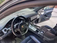 Usata Porsche Panamera 250 CV (183 kW) 2012 Blu metallizzato Utilitaria