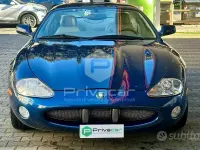 Begagnad Jaguar XK8 284 HK (208 kW) 2001 Blå Sportkupé
