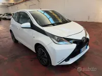 Usata Toyota Aygo X-wave 69 CV (50 kW) 2015 Bianco Utilitaria